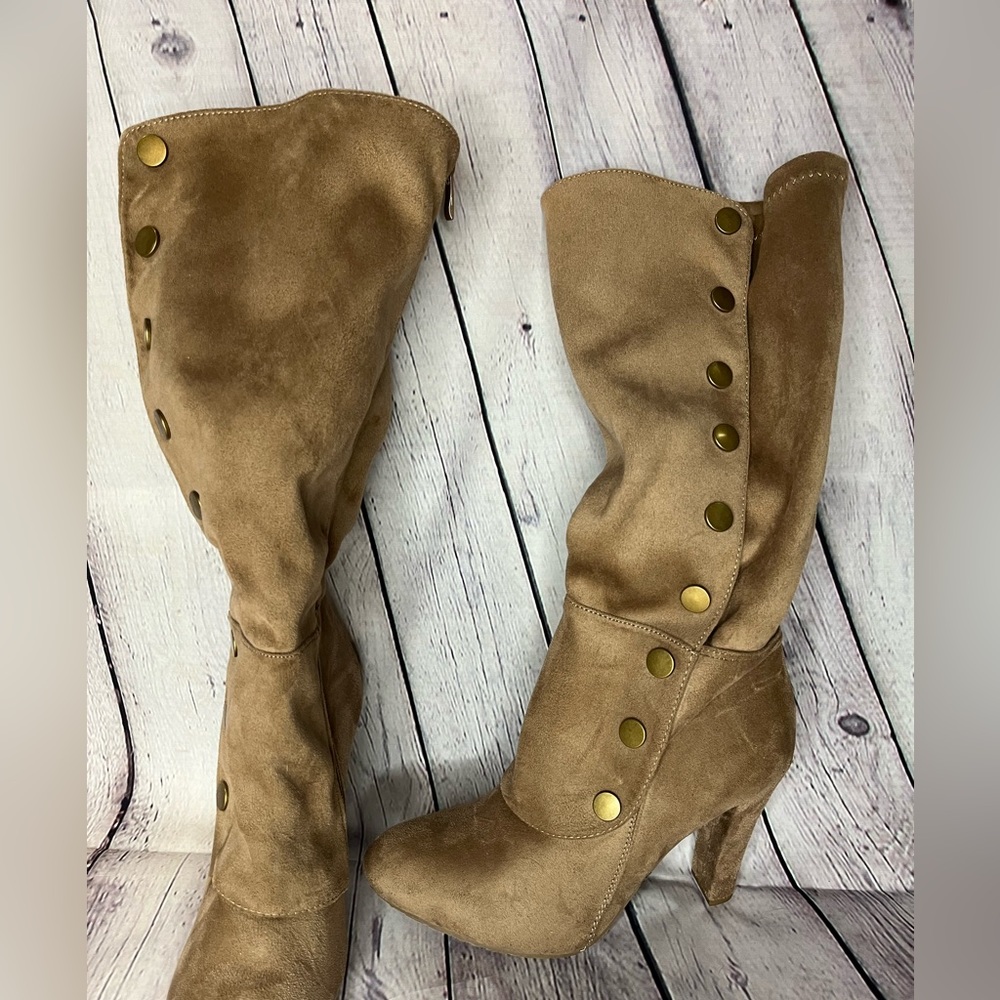 Taupe heeled boot with 4 inch heel